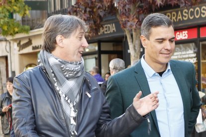 Pedro Sánchez y el alcalde de Soria, Carlos Martínez.