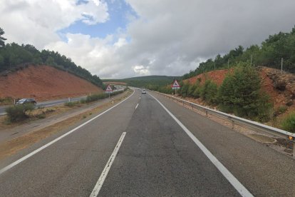 Tramo de la A-6 a la altura de Brazuelo, donde tendrán lugar las obras de rehabilitación del firme