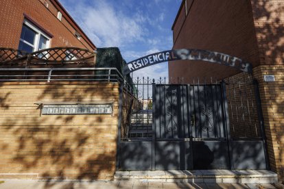 Imagen del portal del edificio de la vivienda donde se produjo la agresión mortal