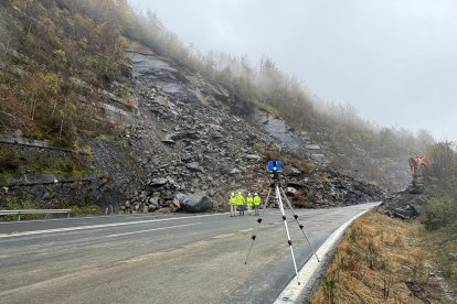 Trabajo de rehabilitación de la AP-66 entre León y Asturias.