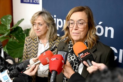 La presidenta de la Diputación de Palencia, Ángeles Armisén, inaugura la jornada de Escuela de Alcaldes. ICAL