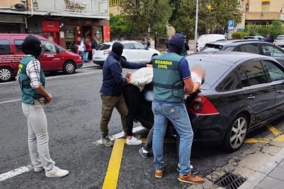 Detenciones practicadas por la Guardia Civil en el marco de la operación por la que se ha desarticulado un grupo criminal que robó en viviendas de Valladolid