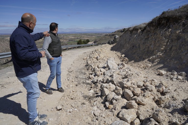 <h3  class='enlacePalabraNoticia' onclick='opcionBuscarActualidad('Segovia','')'>Segovia</h3> invierte 675.000 euros en carreteras del Plan de Sostenibilidad Tur�stica `Hoces de Segovia�