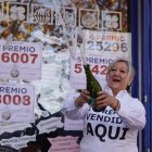 Un décimo del 88008, el 'Gordo' vendido en el kiosko de la Plaza de Vadillos de Valladolid. -ICAL
