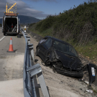 Accidente de tráfico en las Ventas de Albares, en el Torre del Bierzo (León), en el que ha fallecido un joven de 35 años