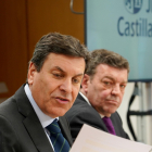 El portavoz de la Junta y consejero de Economía y Hacienda, Carlos Fernández Carriedo, y el de la Presidencia, Luis Miguel González Gago.