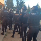 Agentes de la Policía en la detención de una acusada de tentativa de homicidio en Valladolid en 2023