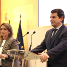 La vicepresidenta tercera del Gobierno, Teresa Ribera, y el presidente de la Junta de Castilla y León, Alfonso Fernández Mañueco.