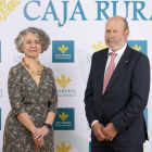 Isabel Martín, directora general de Caja de Salamanca y Ernesto Moronta, presidente del Consejo Rector de la entidad