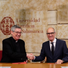 El presidente de la Diputación de Salamanca, Javier Iglesias, y el Rector de la Universidad Pontificia de Salamanca, Santiago García Jalón.