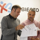 Los concejales de Coalición por el Bierzo en el Ayuntamiento de Ponferrada, Iván Alonso, y David Pacios, durante la rueda de prensa