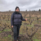 Laura Criado en su viñedo de Villálvaro.