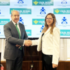Cipriano García, director general de Caja Rural Zamora, y Patricia Miguel, presidenta del Colegio de Enfermería de Zamora.