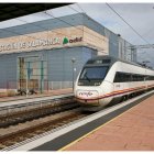 Imagen de archivo de un Alvia pasando por la estación de Salamanca