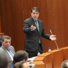 Alfonso Fernández Mañueco durante el pleno de las Cortes
