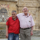 Alejandro Moreno, y Julián, voluntario y usuario del programa 'Uno a Uno' de Futudis, en Morales del Vino (Zamora).
