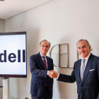 El director general del Banco Sabadell, Pablo Junceda, y el presidente de FELE, Juan María Vallejo, firman un acuerdo para abrir una nueva línea de financiación para proyectos en el provincia