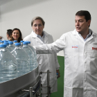 Mañueco, visita la planta de Bezoya en Ortigosa del Monte (Segovia) con motivo del 50 Aniversario de la compañía