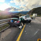 Una colisión entre dos turismos en la A-6 en Torre del Bierzo (León)