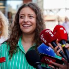 La presidenta del PP de León y vicesecretaria nacional de Sanidad y Educación, Ester Muñoz, analiza la situación del transporte ferroviario en la provincia junto a la diputada Silvia Franco