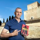 El guardia civil y escritor de Ciudad Rodrigo(Salamanca), Juan José Mateos, continúa plasmando sobre el papel la historia de víctimas de ETA. ICAL