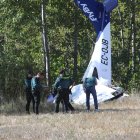 Un fallecido y un herido grave en el accidente de una avioneta en Abia de las Torres (Palencia), en la imagen la avioneta siniestrada.