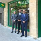 Juan Salvador Santamaría Quesada, director Urbana 3 Madrid; Alejandro Hidalgo Borbujo, jefe del Área de Expansión y Cipriano García Rodríguez, director General, en la inauguración de la nueva sede.