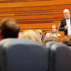 Mañueco soporta sentado en su escaño la intervención de Igea. ICAL