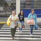 Trabajadores de Bimbo abandonando su trabajo.