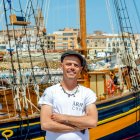 Pau Tatania, propietario del Goleta Äran, un barco abandonado de 1903 que ha restaurado.