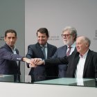 Vicente Andrés, Alfonso Fernández Mañueco, Santiago Aparicio y Faustino Temprano tras la firma de los cuatro acuerdos del Diálogo Social.