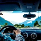 Un conductor al volante de su vehículo. PQS / CCO