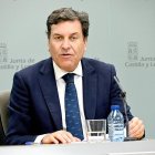 El consejero portavoz, Carlos Fernández Carriedo, durante su comparecencia en la rueda de prensa posterior al Consejo de Gobierno. E. M.