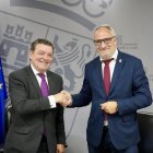 El consejero de la Presidencia, Luis Miguel González Gago, y el presidente del Consejo Comarcal de El Bierzo, Olegario Ramón.