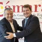 El director general de Drylock, Miguel Ángel González, y el presidente de la Junta, Alfonso Fernández Mañueco