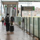 Pasajeros en una estación de tren, en una imagen de archivo.