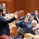 El portavoz del Grupo Parlamentario Vox, Juan García Gallardo, interviene en el Pleno de las Cortes de Castilla y León. ICAL