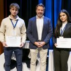 La toledana Jimena Alonso Moreno, que cursa el grado en Empresa y Tecnología, y el mallorquín Vasil Ivanov Stantchev Raev, estudiante de Ingeniería Robótica, reciben la beca Alumni para estudiar en la UC3M