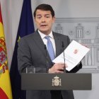 Alfonso Fernández Mañueco comparece ante los medios en La Moncloa, en una imagen de archivo