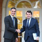 Pedro Sánchez y Alfonso Fernández Mañueco, antes de su reunión en La Moncloa