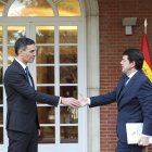 Los presidentes del Gobierno, Pedro Sánchez, y la Junta de Castilla y León, Alfonso Fernández Mañueco, se reúnen en La Moncloa