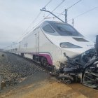 Estado del vehículo tras ser arrollado por el  Alvia en Palencia
