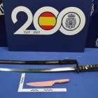 Imagen de la catana y cuchillos empleados