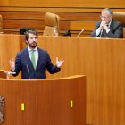 El portavoz de Vox en las Cortes, Juan García-Gallardo, durante el debate de la PNL.