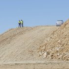Suárez-Quiñones visita el polígono industrial 'Los Hitales' en Bernuy de Porreros (Segovia). ICAL