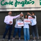 La administración de El Corte Inglés de León celebra haber repartido el primer premio