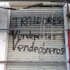 Pintadas con insultos en la sede del PSOE de Burgos.