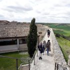 Un grupo de turistas en la Villa del Libro de Urueña, en una imagen de archivo.