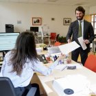 El portavoz de Vox en las Cortes de Castilla y León, Juan García-Gallardo, presenta su dimisión en el registro de las Cortes