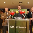 David Hierro comparece como nuevo portavoz de Vox en las Cortes acompañado del resto de procuradores del grupo.